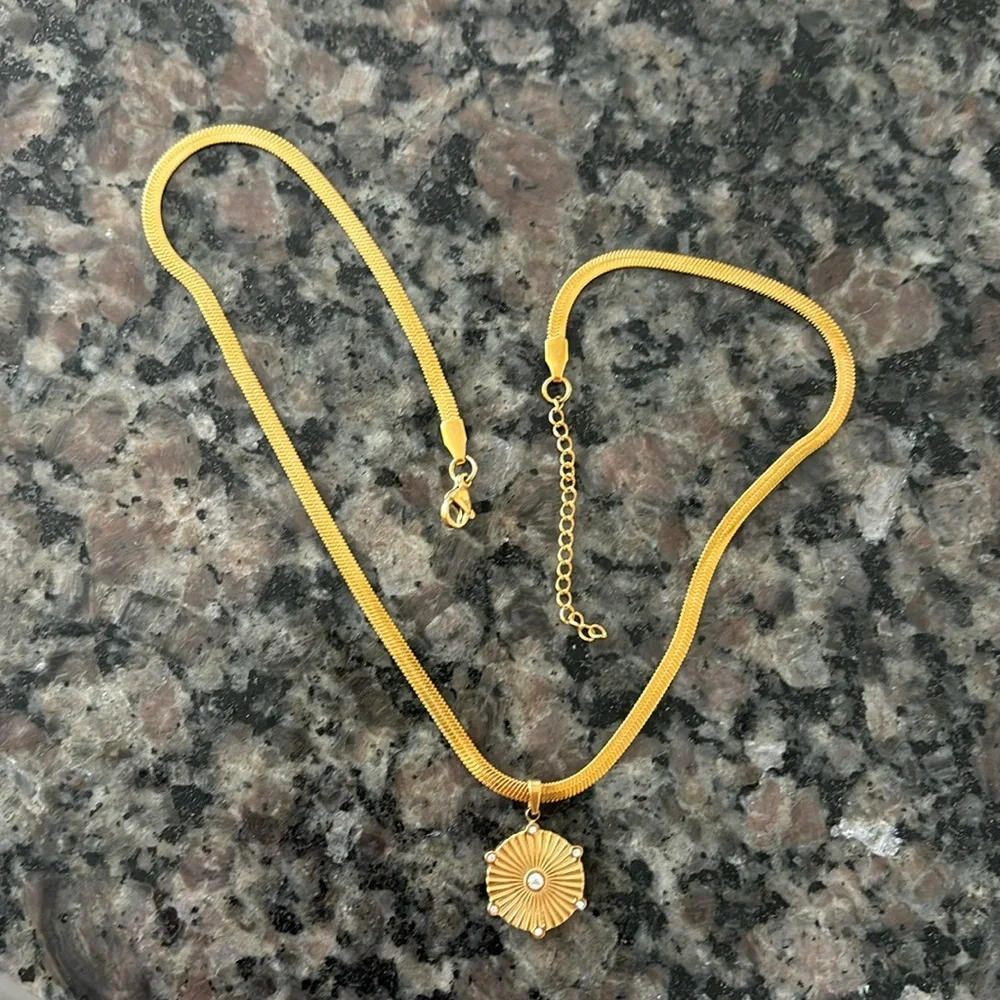 gold stainless steel tarnish free snake herringbone necklace choker cz pendant - Picture 3 of 3
